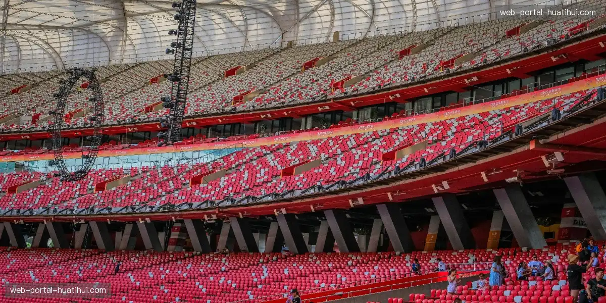 🏆 冠军游行全城欢庆，与英雄们零距离接触，传奇诞生由你见证！🚗